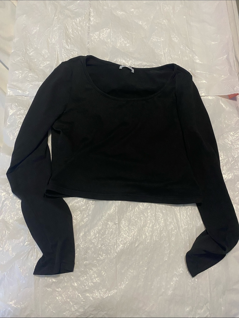 Black Long-Sleeve Scoop Neck Crop Top - Women